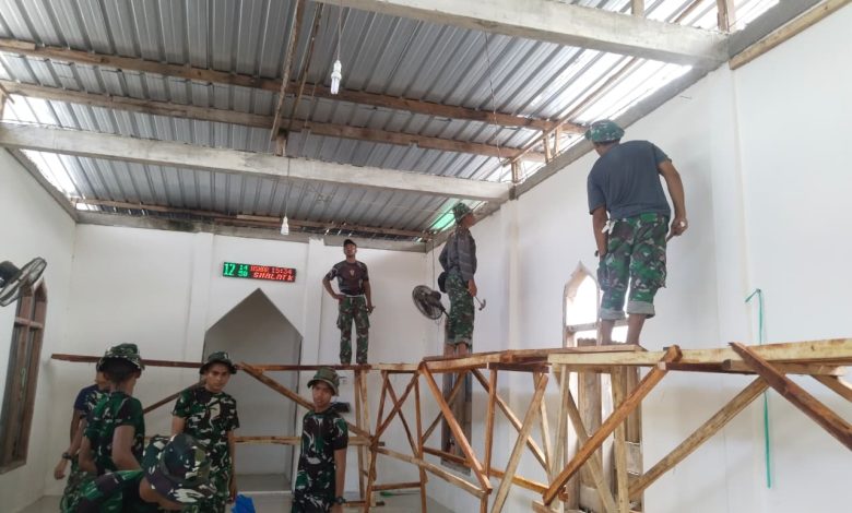 Kegiatan Gotong Royong TMMD ke-27 Kodim 1608/Bima di Musala Al Ikhlas Desa Tolotangga, Rabu, 11 Februari 2026.