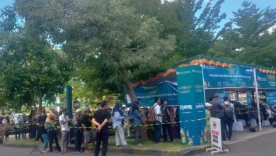 Ilustrasi antrean pengunjung Penukaran Uang Baru 2026 di Islamic Center, Kota Mataram.