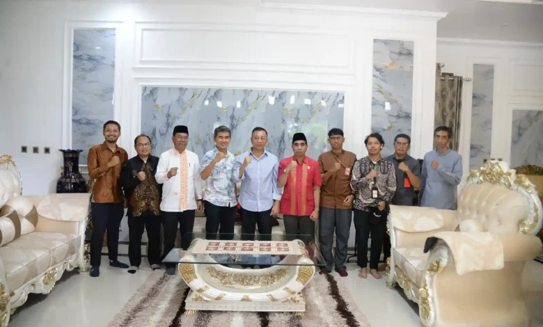 Wali Kota Bima, H. A. Rahman, S.E., menerima kunjungan Kepala BPBPK NTB Kementerian PUPR di kediamannya pada Jumat, 20 Februari 2026.