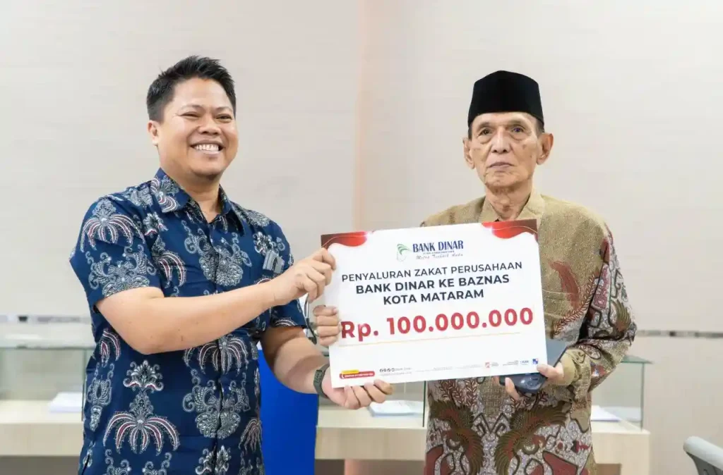 Bank Dinar Salurkan Zakat ke Baznas Kota Mataram