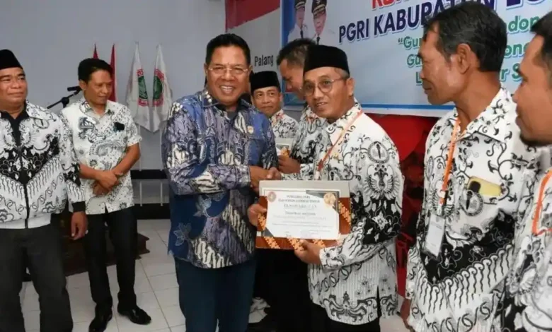 Bupati Iron Singgung soal Jual Beli Jabatan di Konferensi Kerja PGRI Lombok Timur