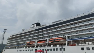 Kapal Pesiar Viking Sky Kelas Dunia Bersandar di Gili Mas