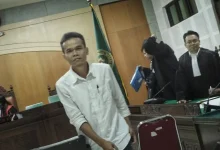 Terdakwa Kasus Gratifikasi DPRD NTB Muhammad Nashib Ikroman Acip