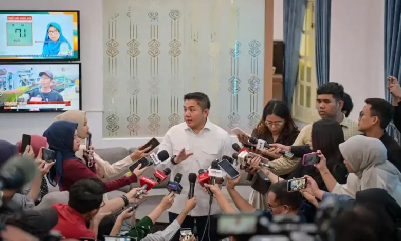 Seskab Teddy Bantah Prabowo Gunakan Dua Pesawat Kepresidenan Lawatan ke Luar Negeri