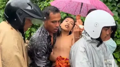 Pasien yang Ditandu Lewat Jalan Rusak Sekotong Meninggal di Rumah Sakit