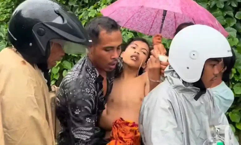 Pasien yang Ditandu Lewat Jalan Rusak Sekotong Meninggal di Rumah Sakit