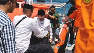 Bupati LAZ Pantau Situasi Senggigi saat Lebaran Topat Menggunakan Kapal Cepat