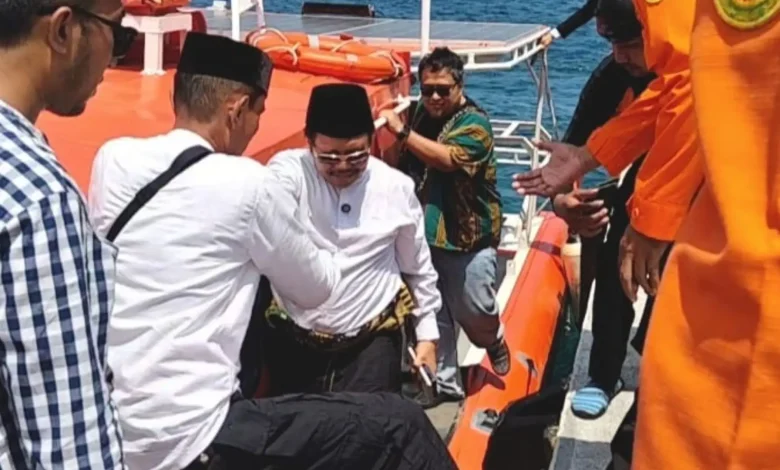 Bupati LAZ Pantau Situasi Senggigi saat Lebaran Topat Menggunakan Kapal Cepat