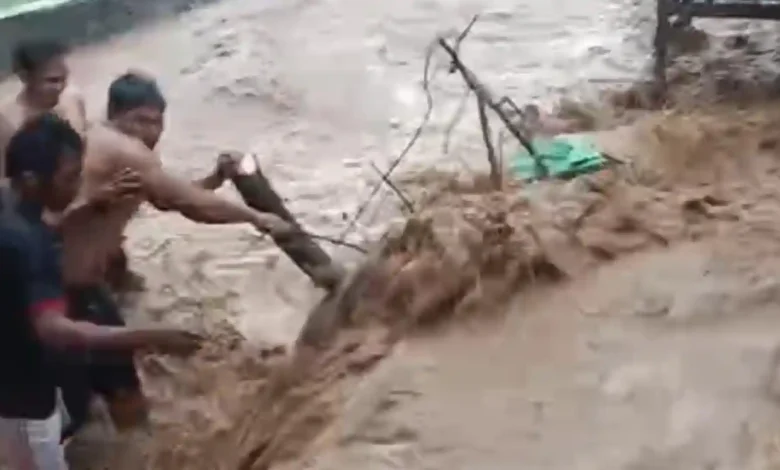 Banjir di Desa Nggelu, Kecamatan Lambu, Kabupaten Bima.
