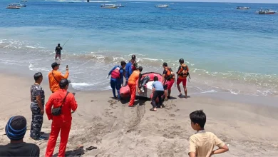 Evakuasi Jenazah Ditemukan di Pantai Kerandangan