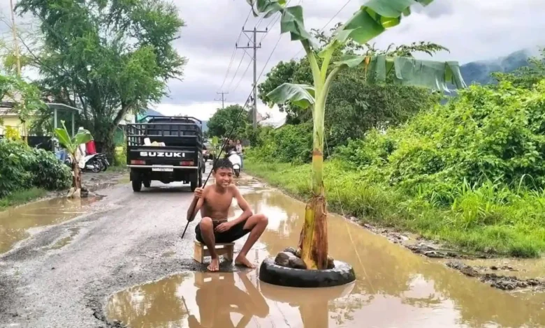 Jalan Rusak di Pulau Sumbawa