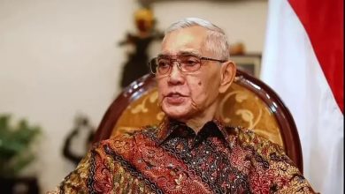 Wakil Presiden Republik Indonesia ke-6, Jenderal TNI (Purn) Try Sutrisno.