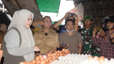 Wakil Gubernur NTB, Indah Dhamayanti Putri didampingi Wakil Wali Kota Bima, Feri Sofiyan mengunjungi Pasar Ama Hami di Kota Bima pada Senin, 2 Maret 2026.