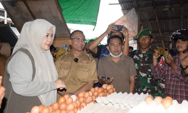 Wakil Gubernur NTB, Indah Dhamayanti Putri didampingi Wakil Wali Kota Bima, Feri Sofiyan mengunjungi Pasar Ama Hami di Kota Bima pada Senin, 2 Maret 2026.