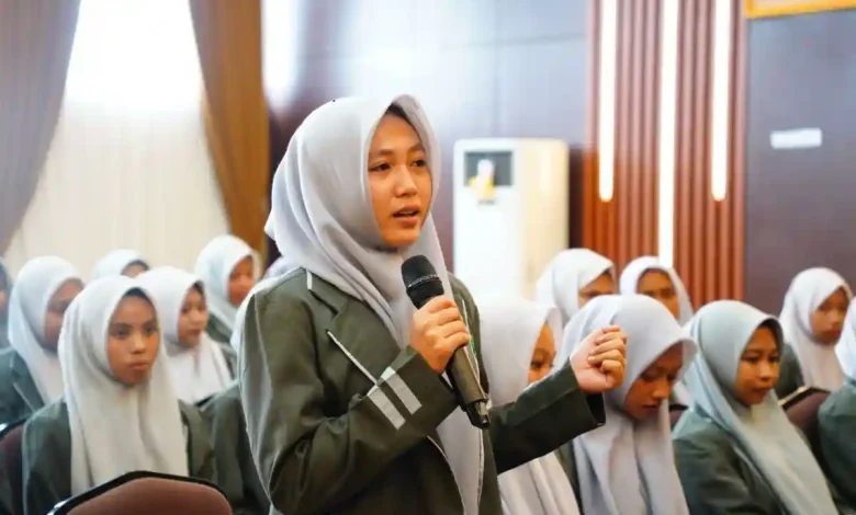 Salah satu siswa Madrasah Aliyah At Tahzib Lombok Barat saat berkunjung ke Universitas Mataram pada Kamis, 15 Januari 2026.
