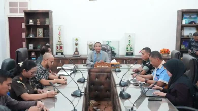 Wakil Wali Kota Bima, Feri Sofian, memimpin rakor TPID di Aula Parenta Kantor Pemkot Bima pada Kamis, 12 Maret 2026.