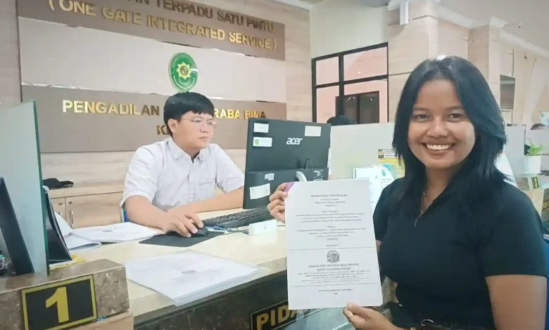 Pegiat media sosial sekaligus aktivis advokasi kasus narkoba, Uswatun Hasanah alias Badai NTB ajukan praperadilan ke Pengadilan Negeri Raba Bima pada Senin, 16 Maret 2026.