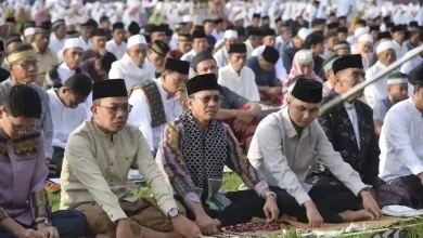 Suasana persiapan salat Idulfitri tahun 2025 di Lapangan Pahlawan Kota Bima.
