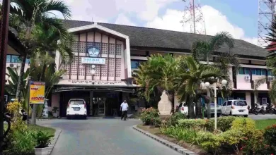 Gedung SMAN 1 Mataram di Jalan Pendidikan No. 21, Kelurahan Dasan Agung Baru, Kecamatan Selaparang, Kota Mataram.