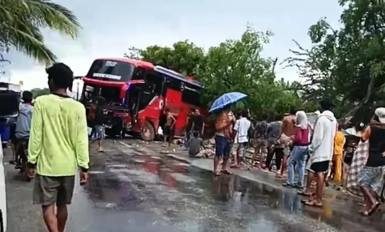 Bus PO Mulya Jaya Rute Mataram - Bima Kecelakaan di Plampang Sumbawa