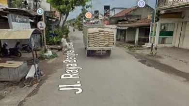 Jalan Rusak di Lobar