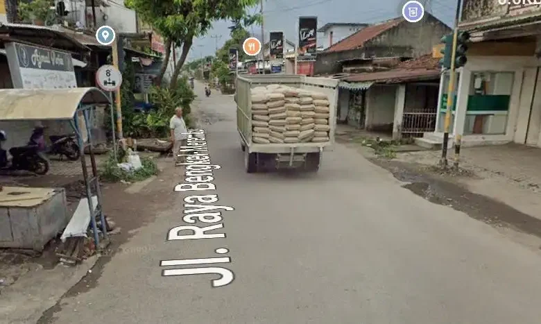 Jalan Rusak di Lobar