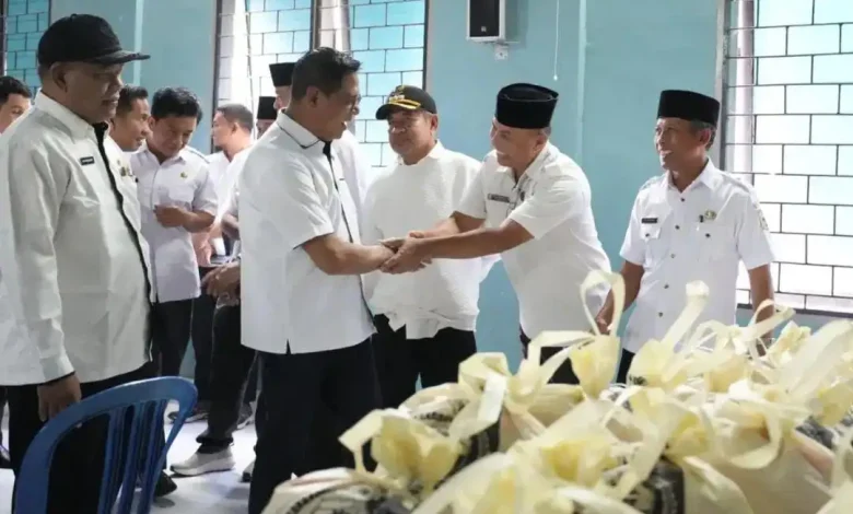 Bupati Lotim Salurkan 198.776 Sembako Ramadan