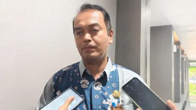 Kepala Dinas Tenaga Kerja Disnaker Kota Mataram Ida Wayan Putra Ekantara Pembayaran THR