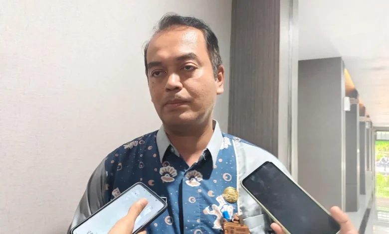 Kepala Dinas Tenaga Kerja Disnaker Kota Mataram Ida Wayan Putra Ekantara Pembayaran THR