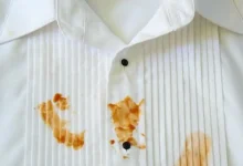 Ilustrasi baju Lebaran terkena noda opor dan rendang