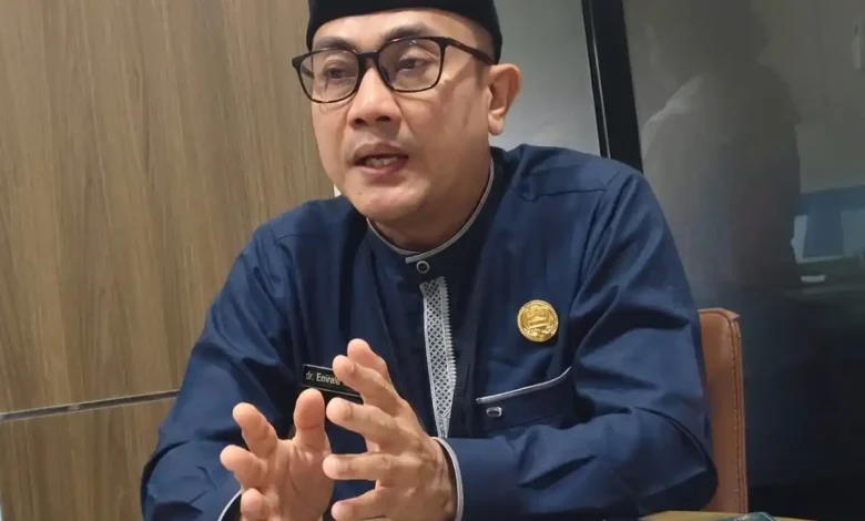 Kepala Dinas Kesehatan Kota Mataram Emirald Isfihan SLHS SPPG