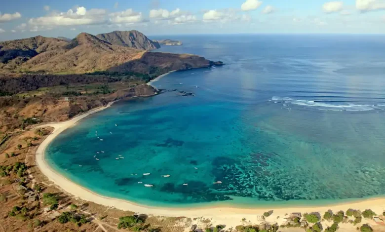 Pantai Maluk Kabupaten Sumbawa Barat