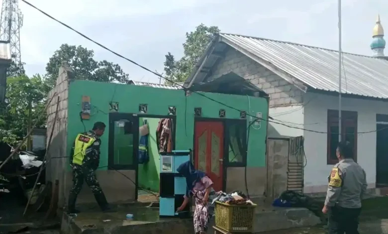 Angin Puting Beliung Rusak 33 Rumah Warga di Lombok Tengah