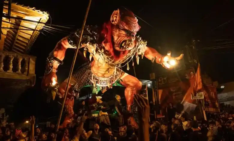 Suasana pawai Ogoh-ogoh di Gianyar, Bali tahun 2023.