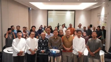 Rektor Unram, Prof. Ir. Bambang Hari Kusumo, M.Agr.St., Ph.D. (batik coklat) saat menghadiri Workshop Penguatan SDM di Prime Park Hotel.