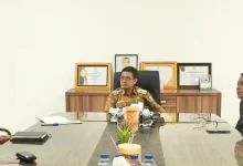 Bupati Dompu, Bambang Firdaus (tengah) menerima kunjungan dari Unbim MFH Mataram.