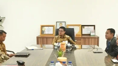 Bupati Dompu, Bambang Firdaus (tengah) menerima kunjungan dari Unbim MFH Mataram.