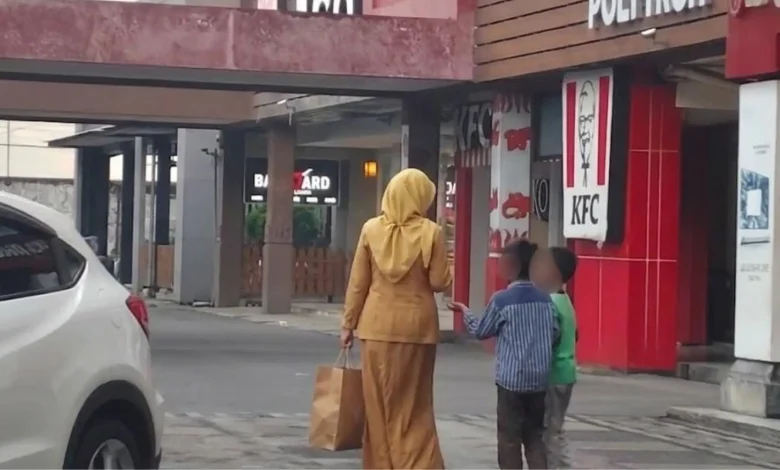 Anjal dan Gepeng di Pusat Perbelanjaan Kota Mataram