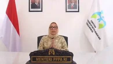 Menteri PPPA, Arifah Fauzi minta maaf soal usulan gerbong wanita dipindah ke tengah.