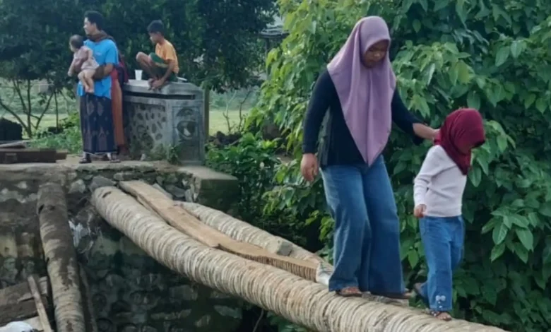 Jembatan Desa Sekotong Timur