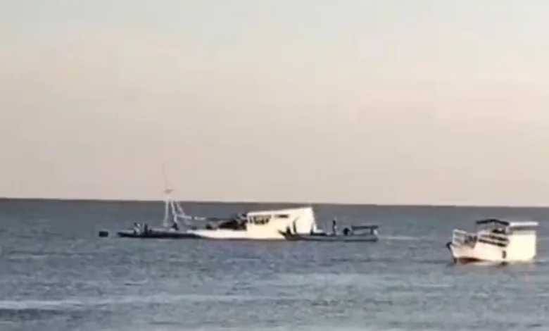 Perahu Motor Dian Laili Putri yang tenggelam di sekitar dermaga Desa Sangiang, Wera, Kabupaten Bima.