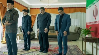 TGB saat menjadi imam salat asar di kediaman Duta Besar Republik Islam Iran di Jakarta.