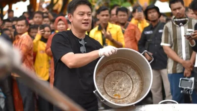 YouTuber Kuliner Indonesia, Bobon Santoso saat masak besar.