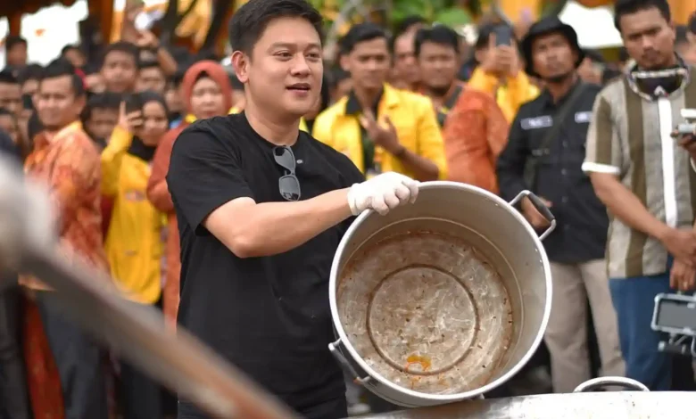 YouTuber Kuliner Indonesia, Bobon Santoso saat masak besar.