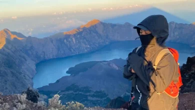 Potret salah satu pendaki di puncak Gunung Rinjani.
