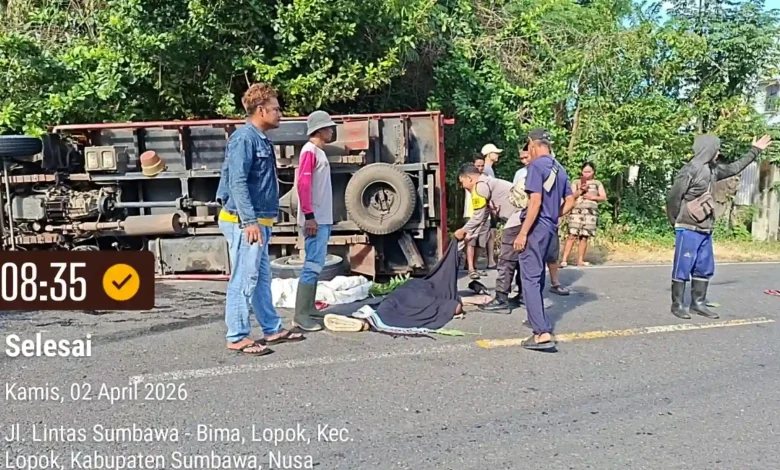 Kecelakaan Truk di Depan Alfamart Lopok Sumbawa
