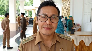 Lurah Kelurahan Monjok Timur Sumanto