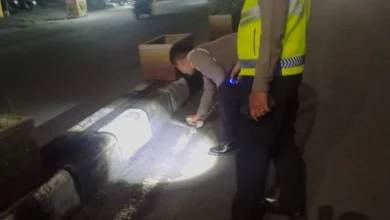 Olah TKP Kecelakaan Tunggal di Jalan Bung Karno Mataram