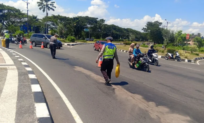 Oli Tumpah di Bundaran GMS