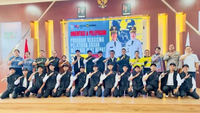 Bupati Amar Lepas 16 Peserta Beasiswa AMMAN-UT School Batch I ke Jakarta